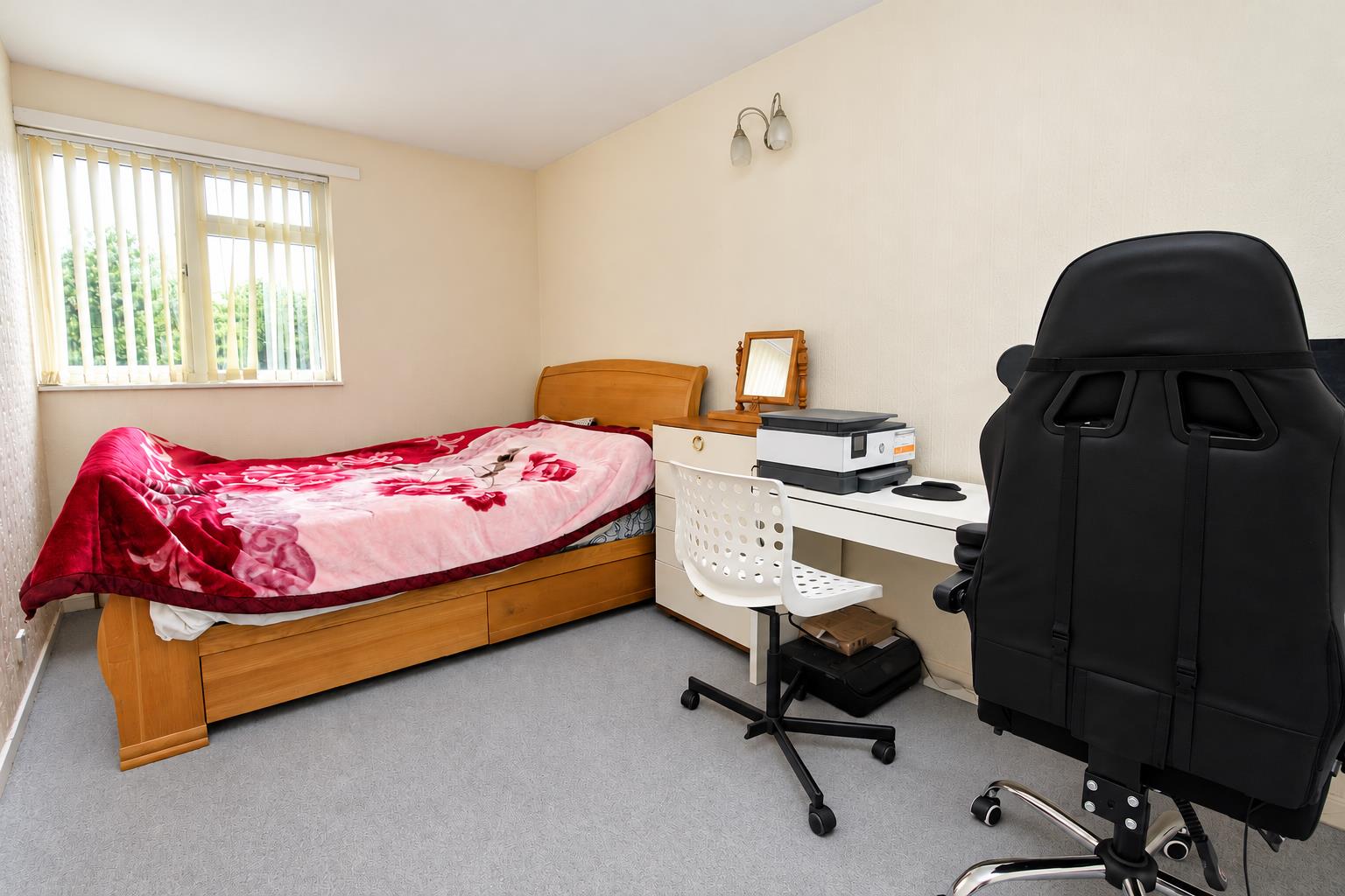 Brabazon Avenue, Wallington